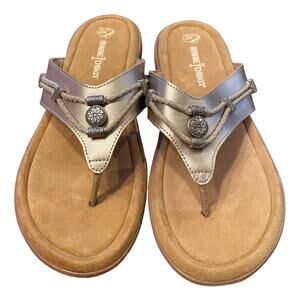 Minnetonka women’s 10M silver leather beaded thong sandal shoes